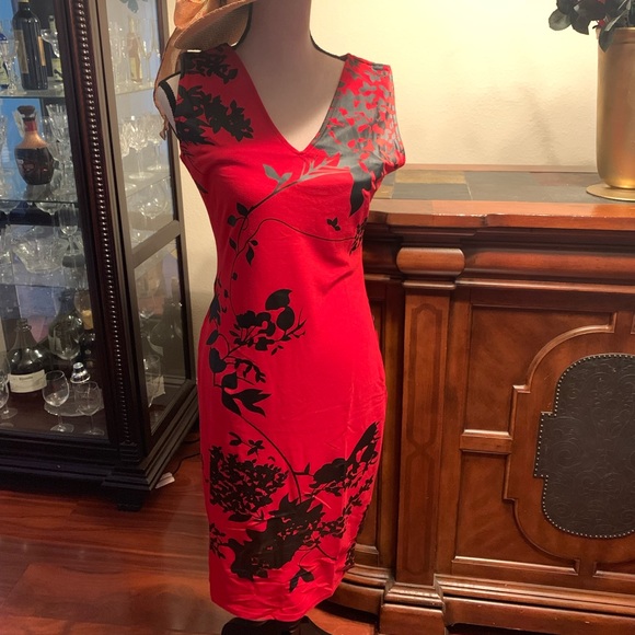 Women’s red dress with beautiful print - Picture 3 of 3
